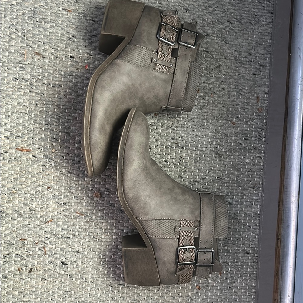 Women's Gray Ankle Boots